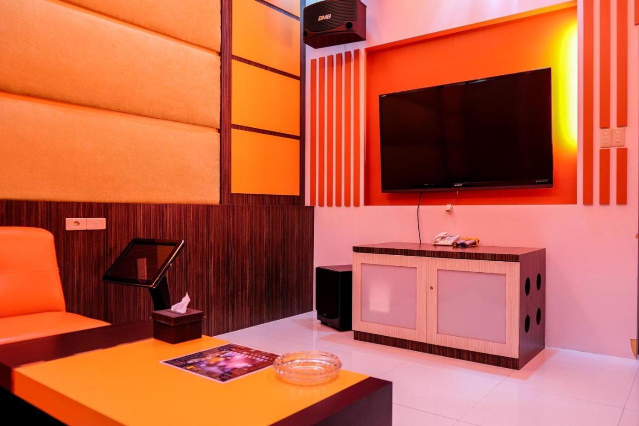Reddoorz Plus Near Living World Pekanbaru Buitenkant foto