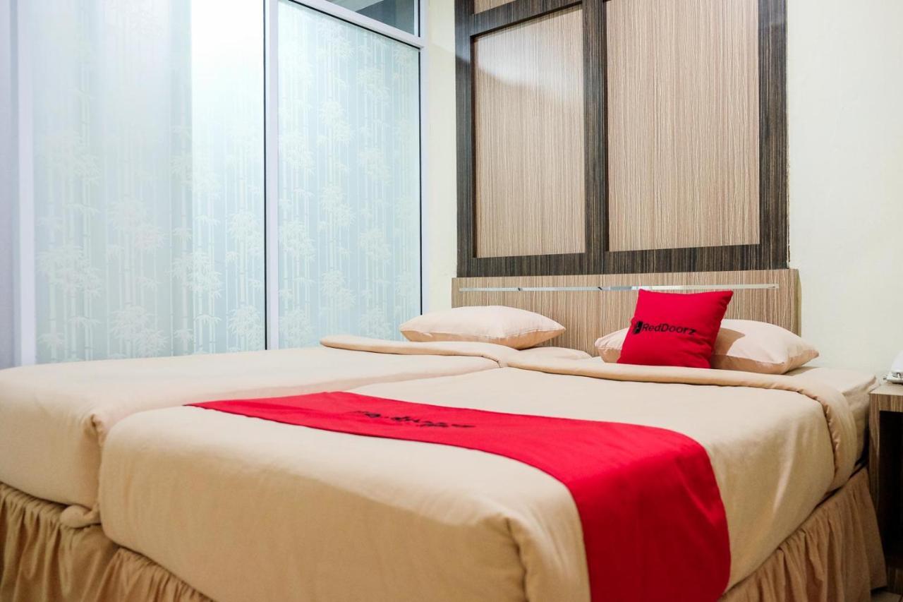 Reddoorz Plus Near Living World Pekanbaru Buitenkant foto