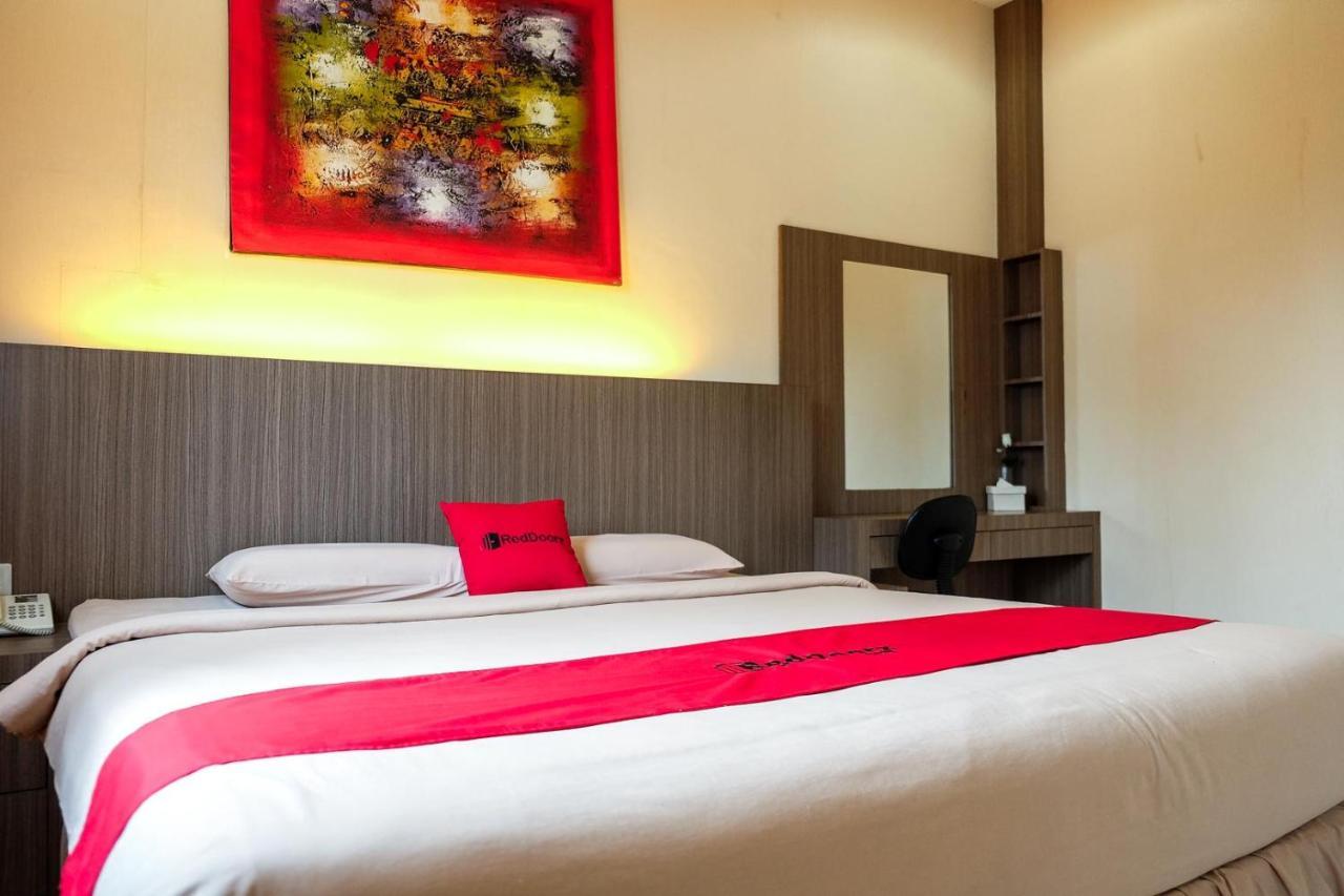 Reddoorz Plus Near Living World Pekanbaru Buitenkant foto