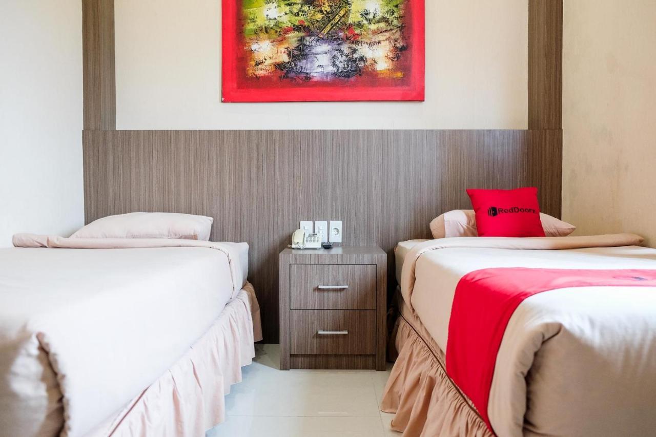 Reddoorz Plus Near Living World Pekanbaru Buitenkant foto
