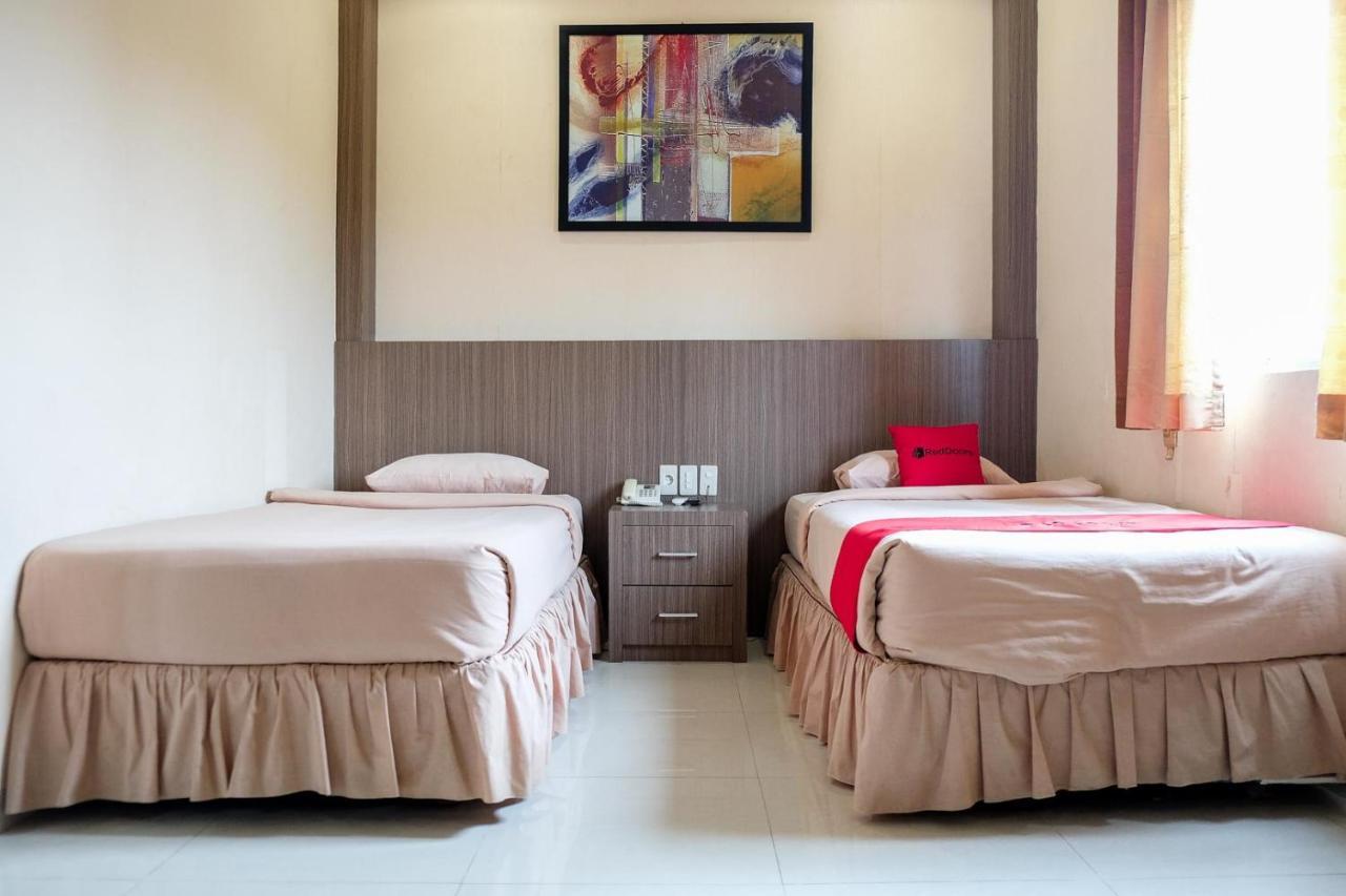 Reddoorz Plus Near Living World Pekanbaru Buitenkant foto