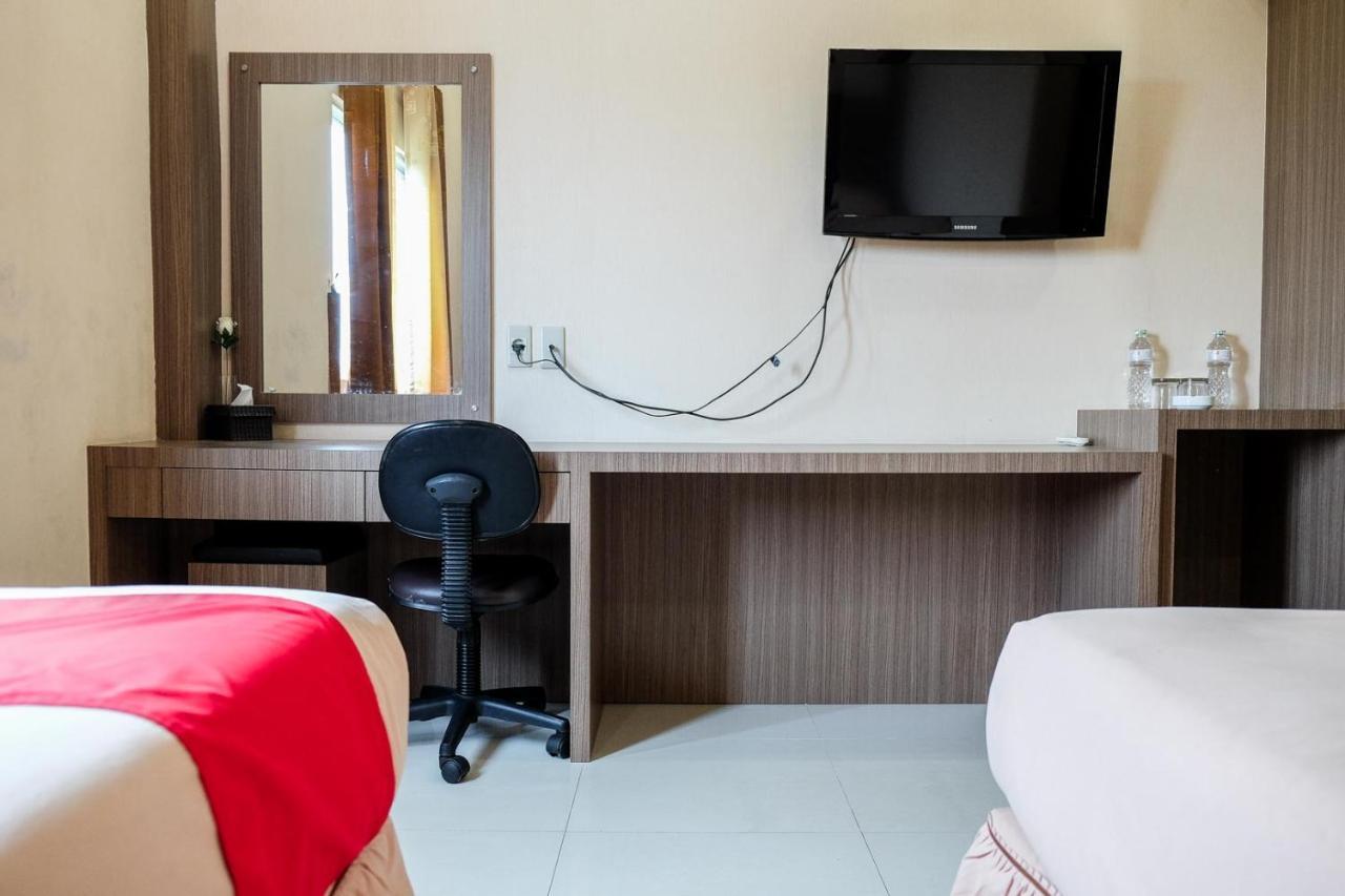 Reddoorz Plus Near Living World Pekanbaru Buitenkant foto